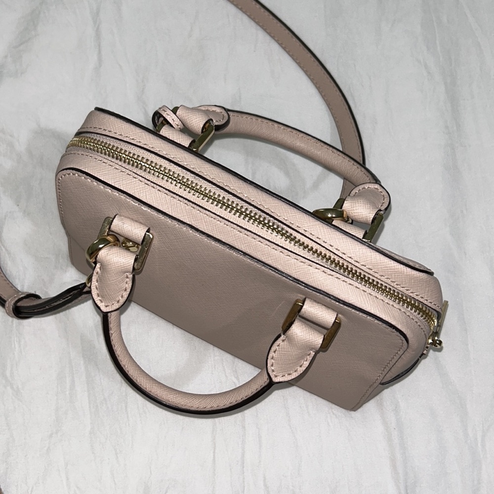 Michael Kors Purse Cross-body - Picture 5 of 8